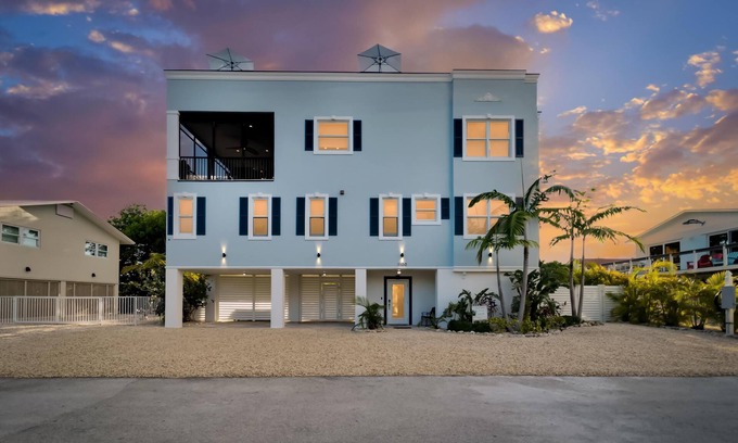 Florida Keys House | Keys Getaway - Beautiful 4bd/3ba home with Rooftop views of the Atlantic Ocean !