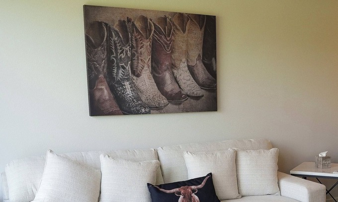 Stephenville House | “Kick Off Your Boots” NEW 2025 LUXURY Townhome walking distance to Tarleton.