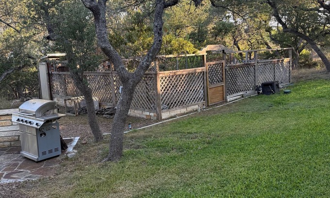 Dripping Springs House | Kid Friendly 4-bedroom house in Dripping Springs with bunk bed room and big yard