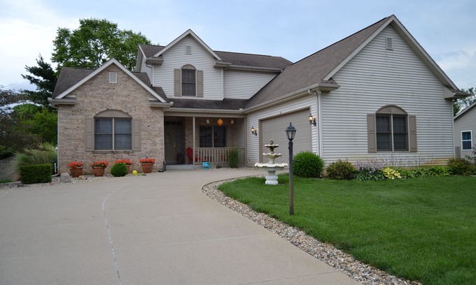 South Bend House | Kid Friendly home 15 min to Notre Dame!