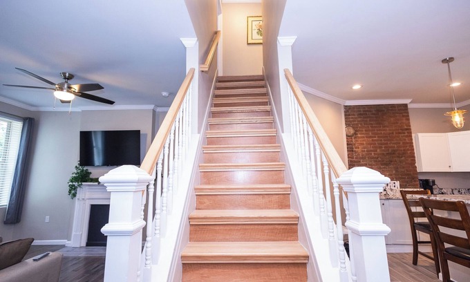 Pittsburgh House | Kids Centered House - Free Parking, Wifi, Fully Functional Kitchen.