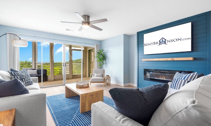 Kimberling City Condo | Kimberling City Condo w Cmty Lake Access-Boat Slip-Cmty Outdoor Pool-Free Daily Attraction Tickets