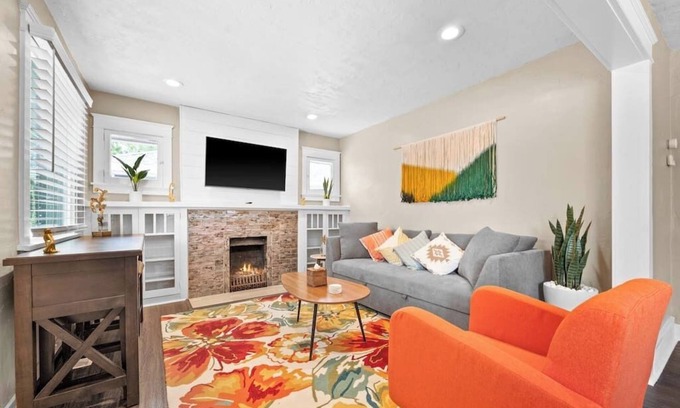 People's Freeway House | - King BD - Close to everything Oasis -