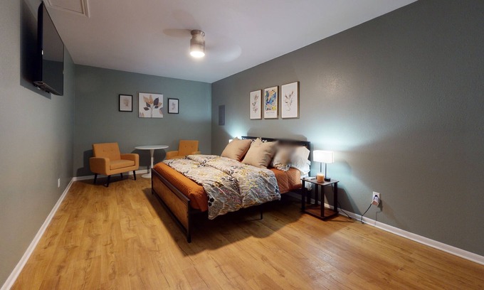 Shearer Hills - Ridgeview Bed & Breakfast | King BED/Air Port/Lackland/Quarry/Medical Center