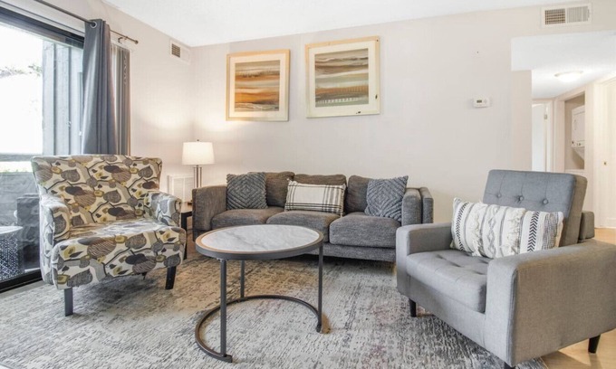 Ivey Ranch - Rancho Del Oro Apartment | King bed Oceanside No Cleaning/No Extra Guest Fee