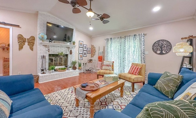 Killearn Lakes House | King bed-Office-Pets-Fenced Yard-Fast WiFi