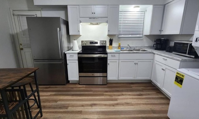 Buechel Apartment | King Bed| Pet Friendly |2BR Townhome with Parking