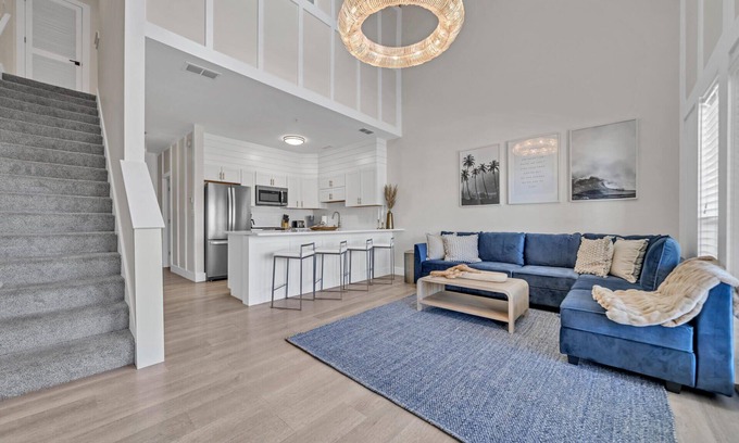 Crystal Shores Condo | King Beds, Balcony w/Ocean View, Steps to Beach