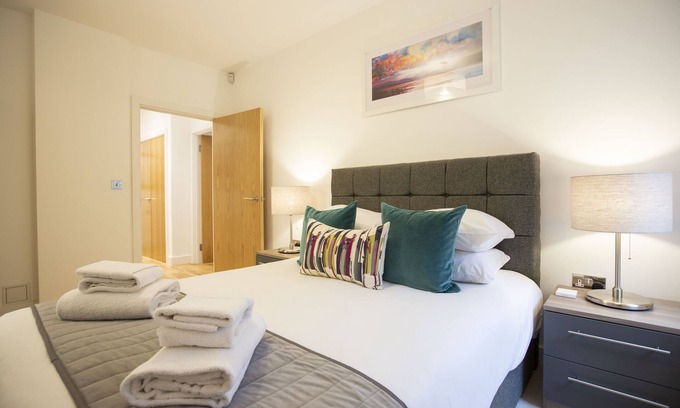 Windsor Apartment | King Edward No.2 - Beautiful apartment in Windsor with parking.