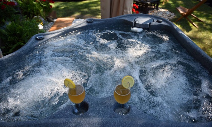 Aspinwall House | King/Hot Tub/PETS OK/FAMILY