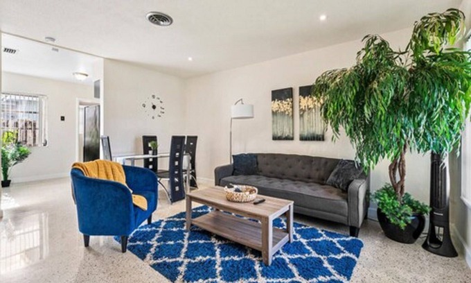 Central Fort Lauderdale House | King /Queen Bed Mins from beach. Perfect get-away!