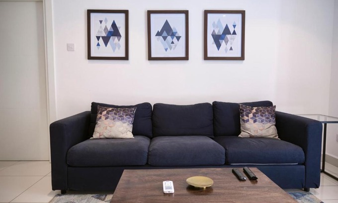 Cantonments Apartment | King Size Bed & 129 Mb Data Speed 1BR en suite with pool at Embassy Gardens, Cantonment, Accra