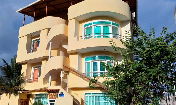 Puerto Ayora Bed & Breakfast | King-size Bedroom Forest View Balcony ON THE Second Floor