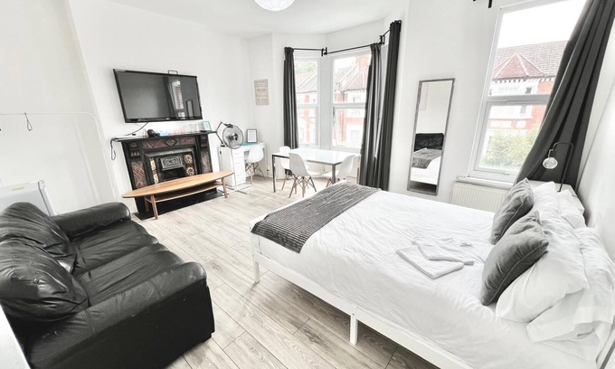 Addison House | King size room 5 min from Westfield London (quarto 3)