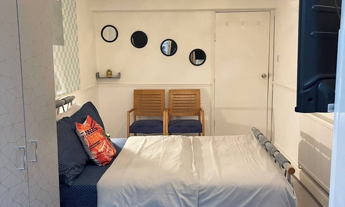 Havering Park Apartment | King Studio