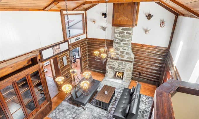 Highland Lakes House | King Suite Cabin Retreat Highland Lakes