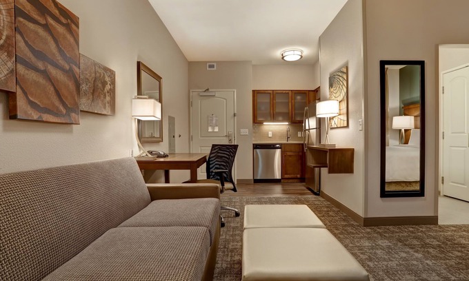 Overland Park Apartment | King Suite. Free Breakfast. Pool. Shared BBQ. Gym. Close to Overland Park Convention Center!