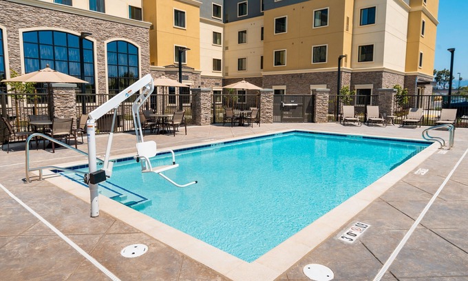 Newark Apartment | King Suite. Free Breakfast. Pool. Shared BBQ. 30 Min to Oakland Zoo!