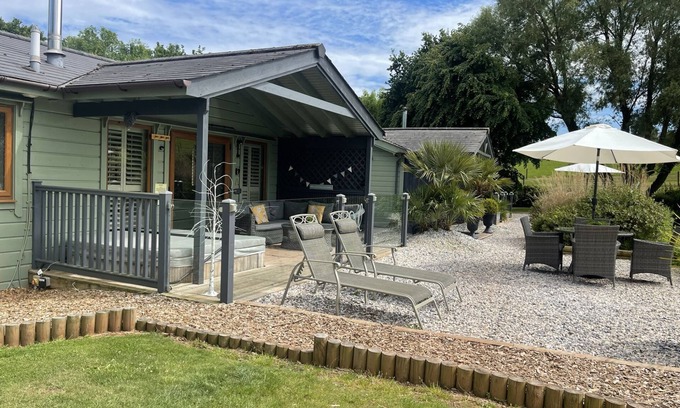 Exeter Cabin | Kingfisher Lodge, South View Lodges, Exeter
