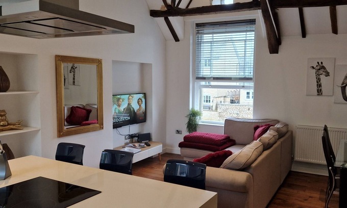 Stamford Apartment | Kingfisher Suite - Two-bed private apartment