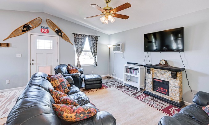 Kingman Cottage | Kingman Vacation Rental w/Private Yard & Fire Pit