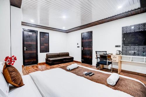 New Delhi Hotel | Kings Court Hotel Pitampura