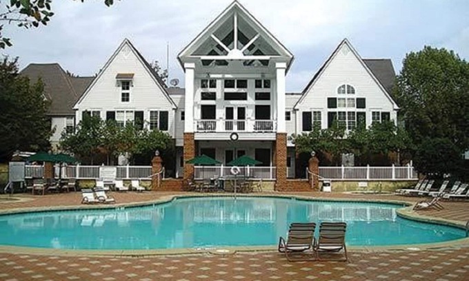 Lackey House | King’s Creek Plantation Resort @ Williamburg. Next to Water Country USA. 4BR/4BA