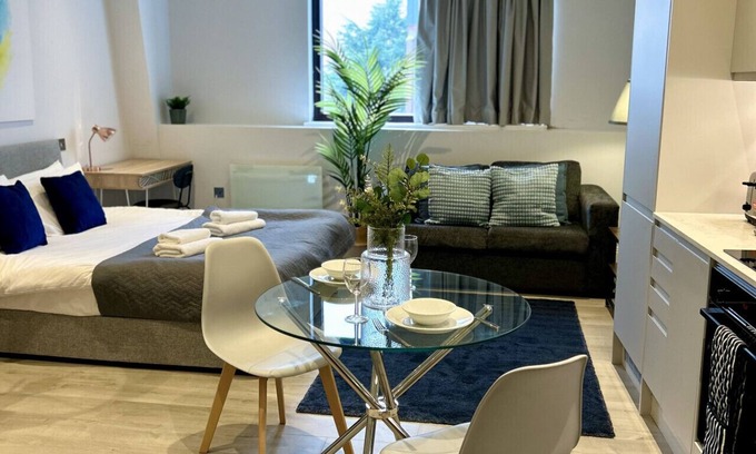 Staines Apartment | Kingsbridge House Apartment Thirty Three