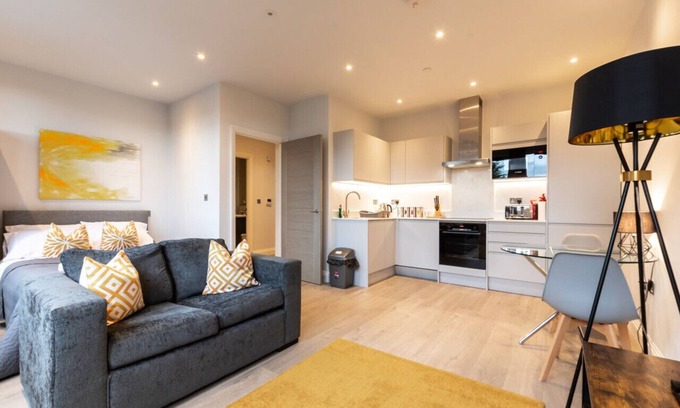 Staines Apartment | Kingsbridge House Apartment Thirty One