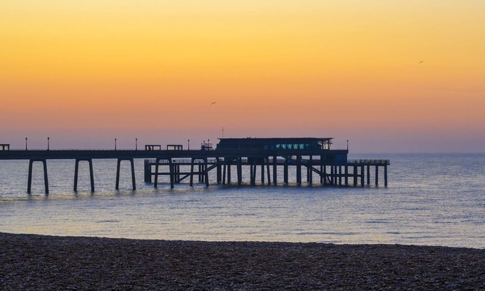 Great Mongeham Cabin | Kingsdown Coastal Home in Kent With Sea View- Sleeps 6