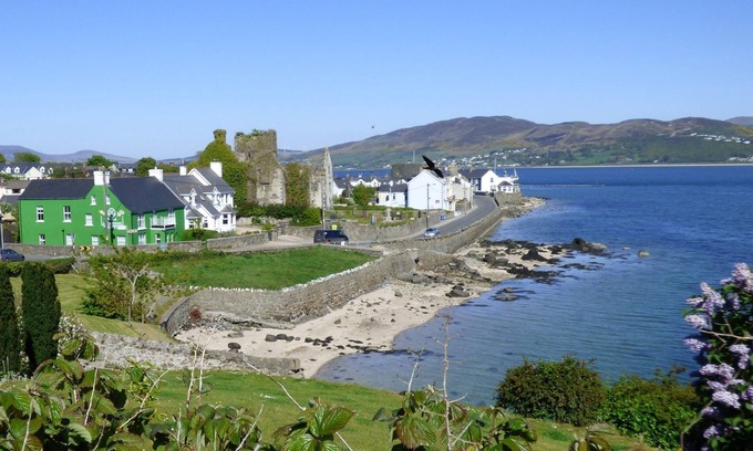 Rathmullan House | Kinnegar beach cottage has private access to sandy beach from rear of cottage