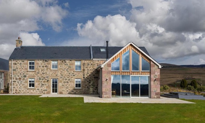 Murthly House | Kipney Farmhouse with hot tub