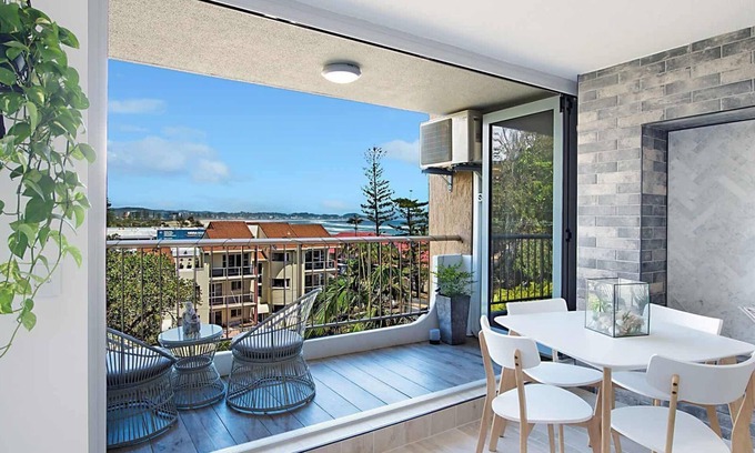 Coolangatta Apartment | Kirra Gardens 15 on Kirra Point Beachfront - Min. 3 night stays!