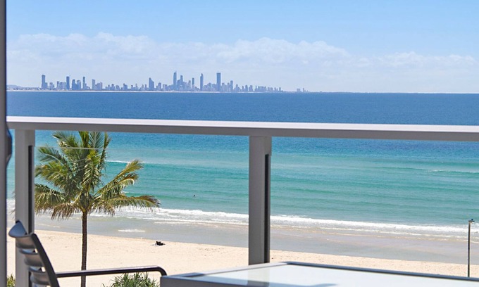 Coolangatta Apartment | Kirra Gardens 17 - Kirra Point Beachfront