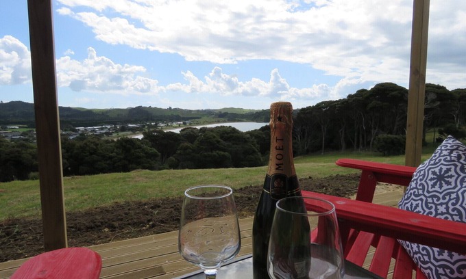 Cable Bay Cabin | Kiwi Scenic Retreat