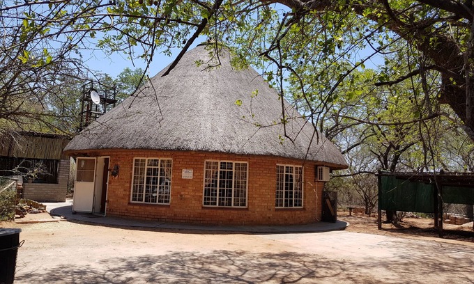 Marloth Park Cottage | *“Klein Huisie – Family Bush Escape w/2 Bedrooms, Bunk Beds & Jacuzz