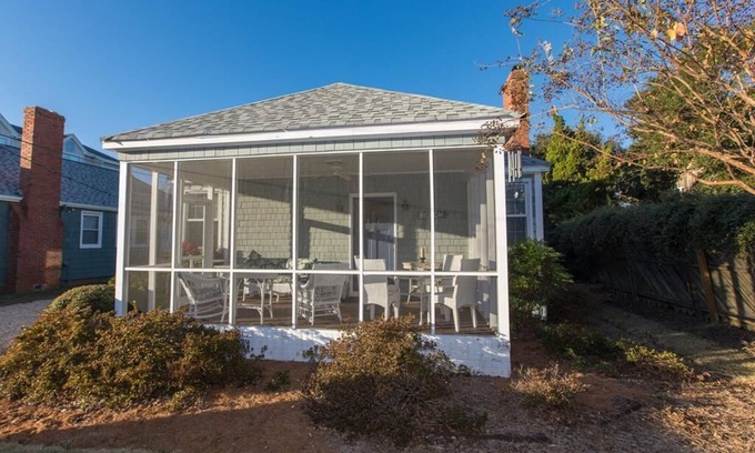 Northeast Virginia Beach House | Kloeppel Cottage - North End VB - Pet friendly