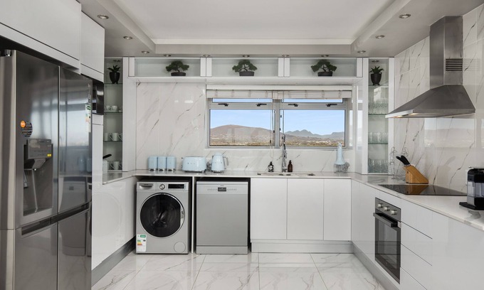 Century City Apartment | Knightsbridge E906