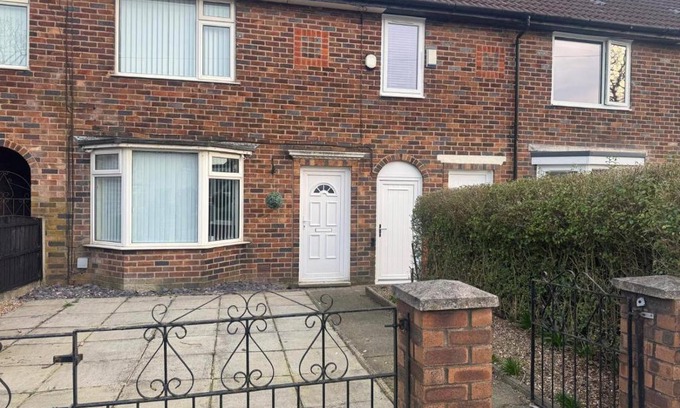 Liverpool House | Knotty Ash - 3 Beds - Sleeps 6 - On-Site Parking