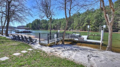 Lake Norman of Catawba House | Knotty Pines by AvantStay Lake Views Renovated