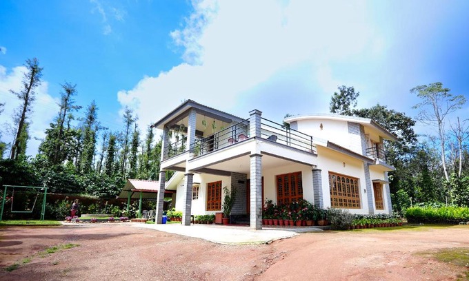 Mudigere Villa | Kodebailu Homestay - 3BH Full Villa, Home Food, Coffee Estate