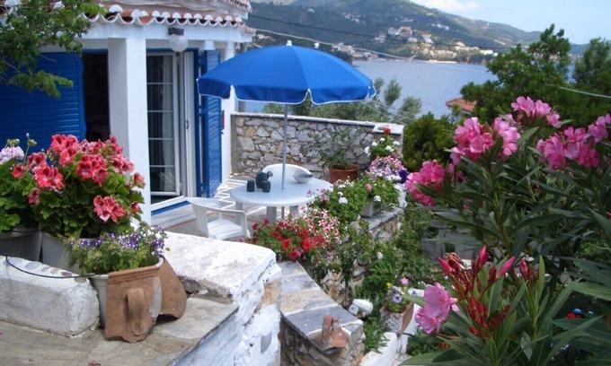 Kanapitsa Villa | Komfort-villa im Blütenparadies mit Strandzugang