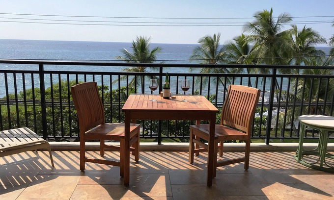Historic Kailua Village Condo | KONA ALII 306 OCEANFRONT CONDO, 1 BDRM 2 BTH, AMAZING VIEW IN THE HEART OF KONA