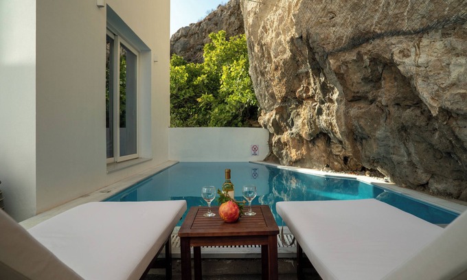 Ormos Koumeikon Hotel | Kontemare Seascape