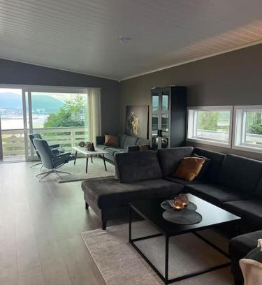 Kvaløysletta Villa | Koselig Hjem i Tromsø