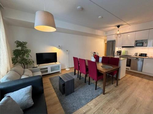 Tikkurila Apartment | Kotimaailma Helsinki - Tilava kolmio Tikkurilassa