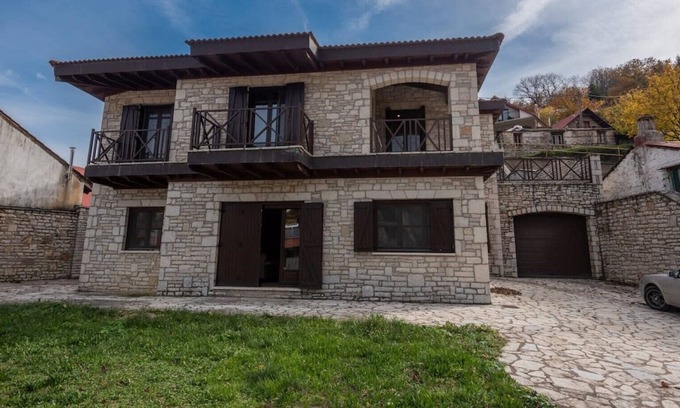 Karpenisi Villa | Kourtis Family Mansion