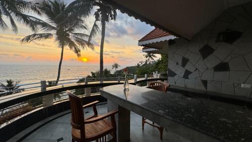 Kovalam House | Kovalam Gymkhana Thayil kadaloram