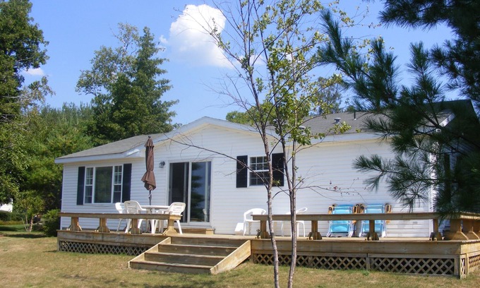 Maple City Cottage | "Kozy Nook" on the Sunset Side of Big Glen Lake