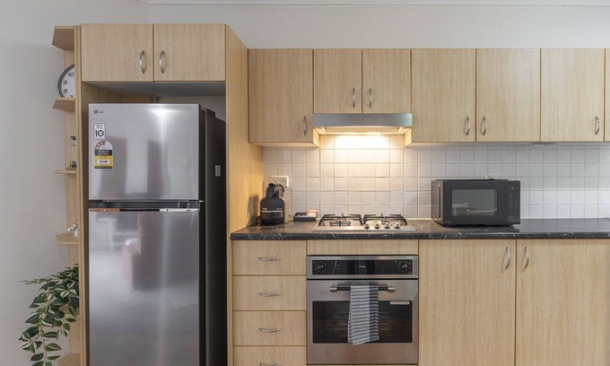 Redfern Apartment | Kozyguru | Redfern | Cozy Apt Near Train Station